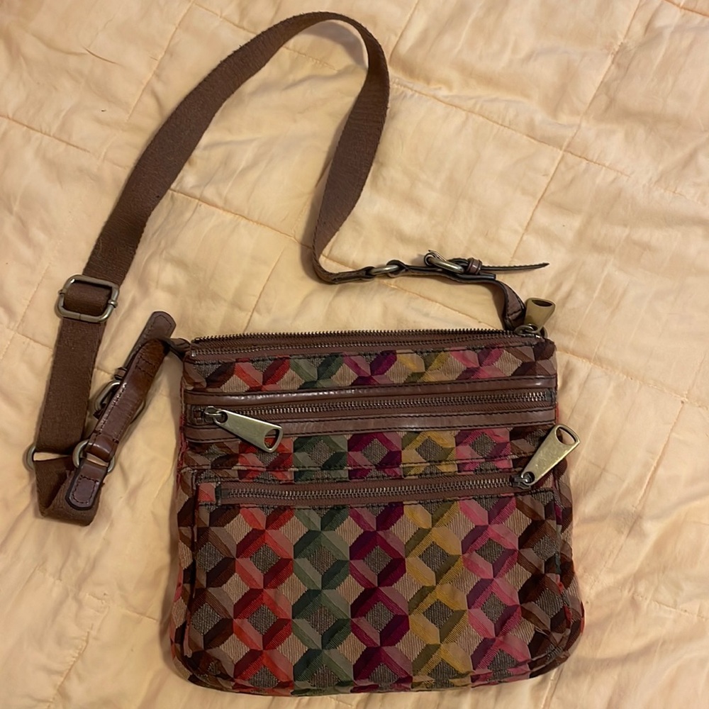 EUC Fossil boho crossbody bag with leather and brass accents. You GOTTA have it!